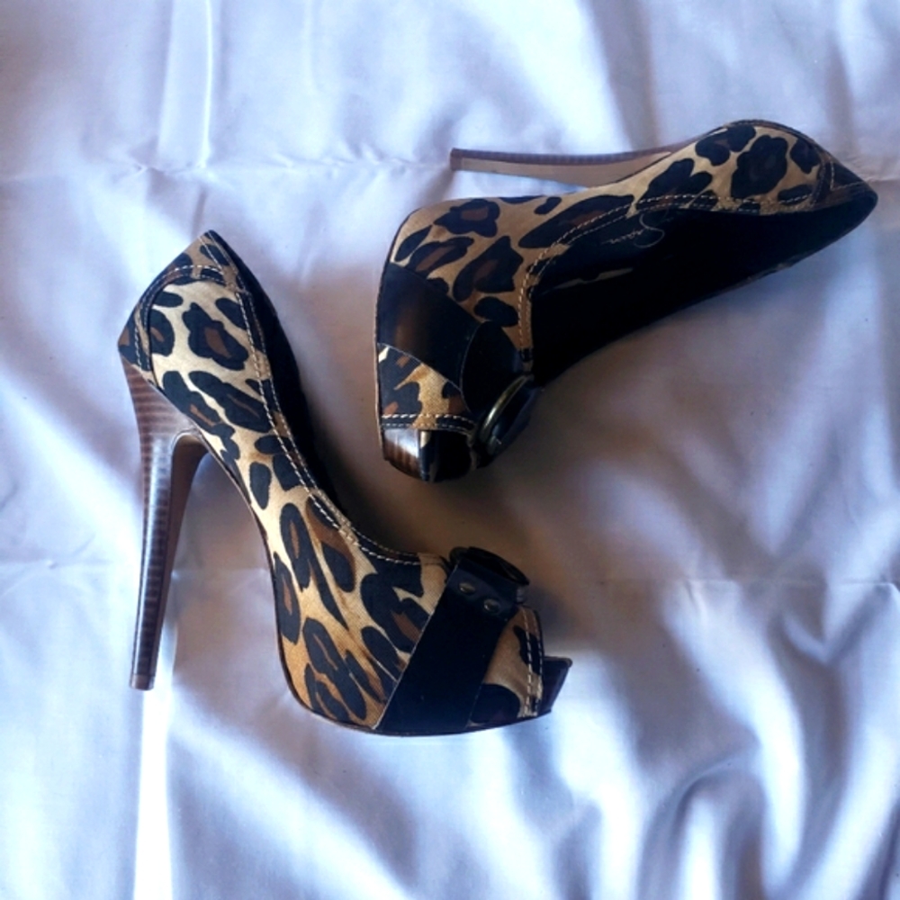 Leopard Jessica Simpson peep-toe heels 7
